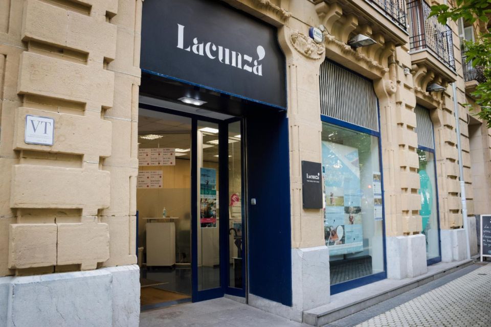 IH Lacunza Eingang